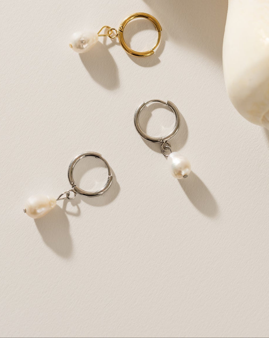 Pearl drops earrings