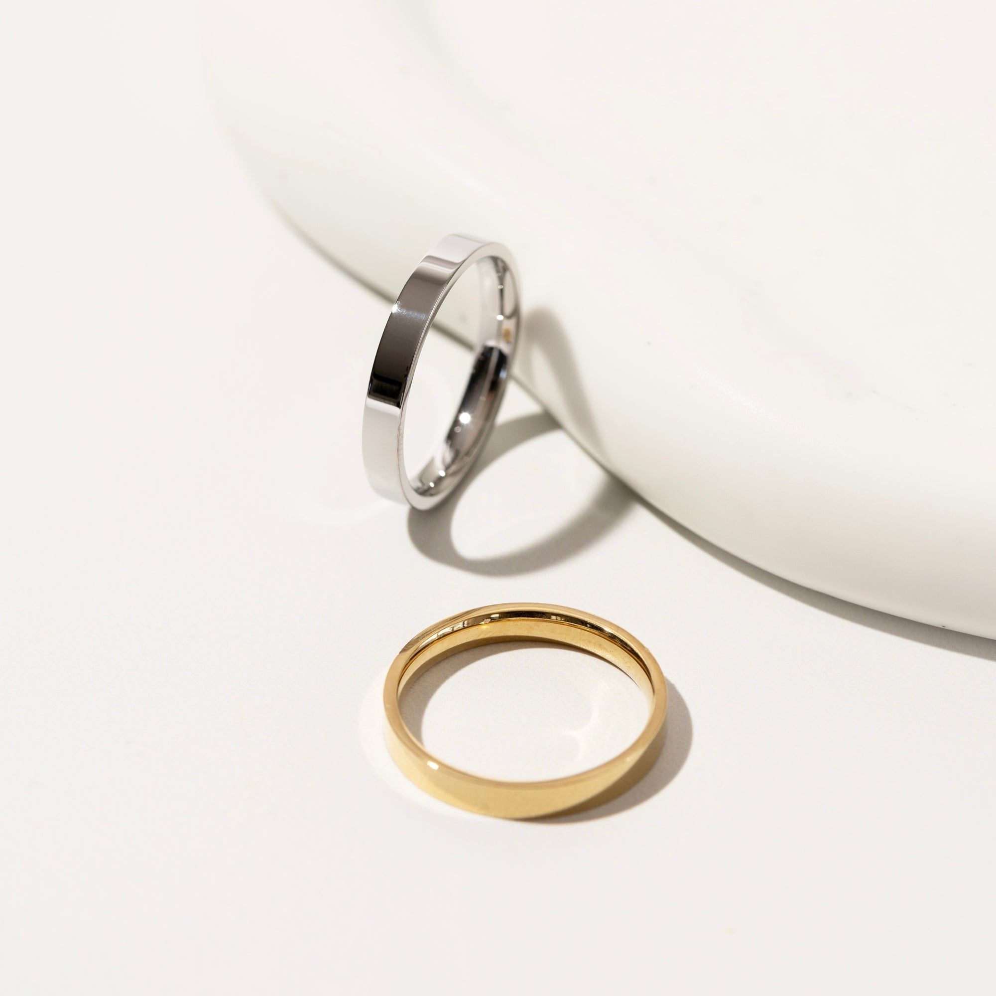 Delicate band ring