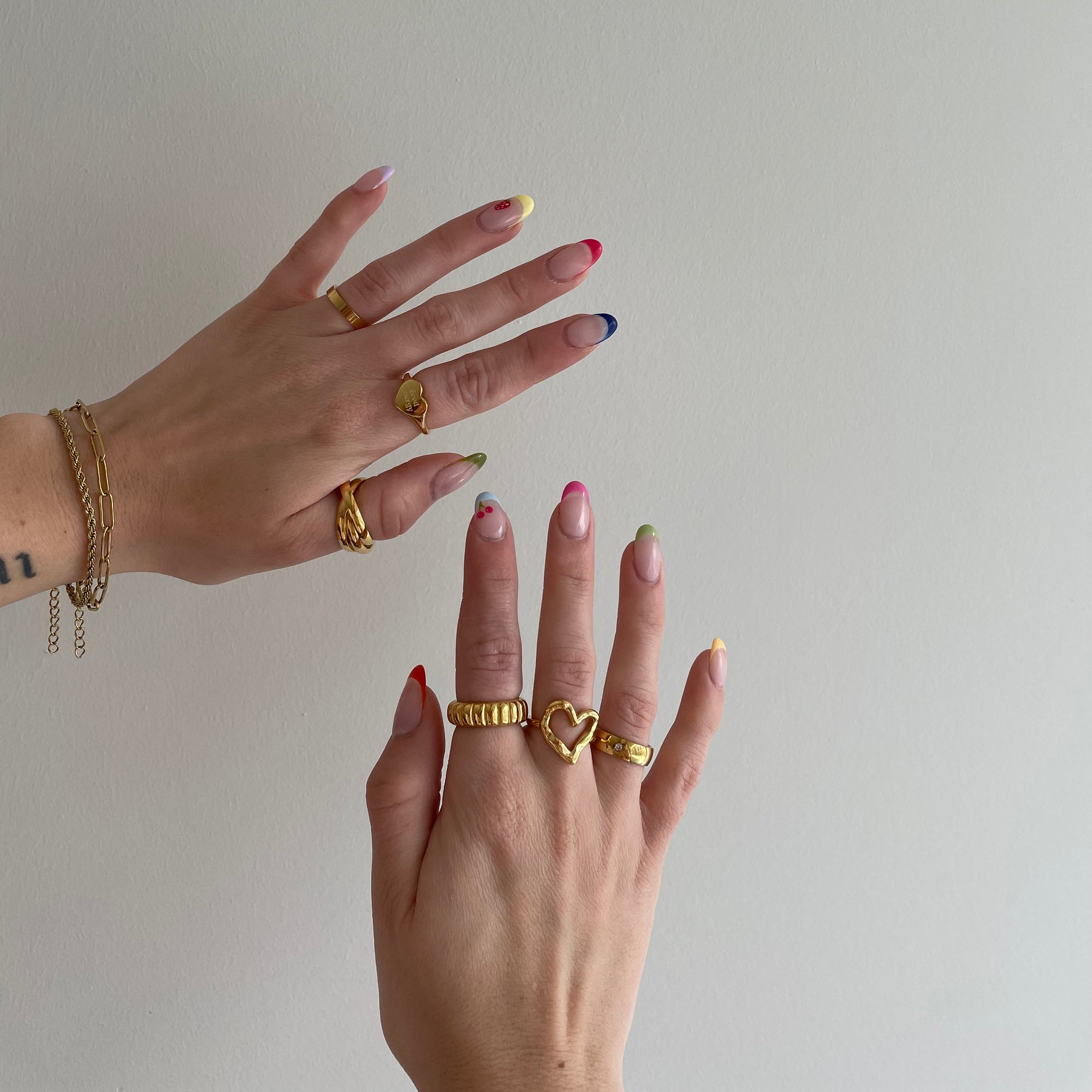 Delicate band ring